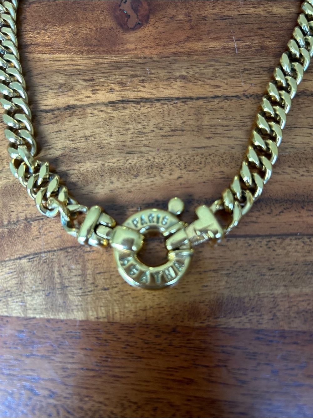 VINTAGE AGATHA PARIS GOLD TONE NECKLACE LARGE SIGNED CLASP - Picture 2 of 5